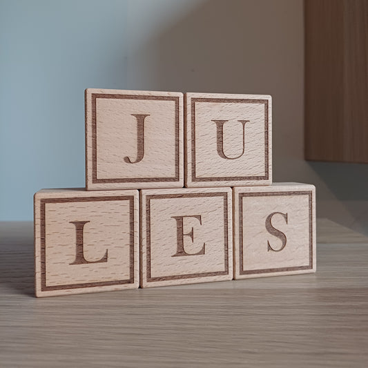 Gegraveerde letterblokken met rand