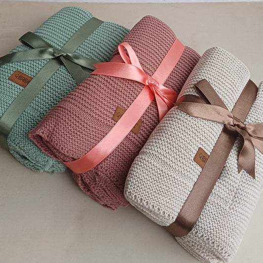 Soft Knitted Babydekentje - Geborduurd