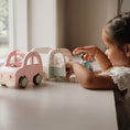 Load image into Gallery viewer, Speelgoed auto met caravan FSC
